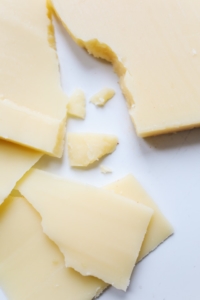 assiette dissociée avec du fromage
